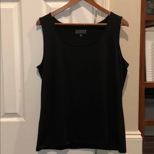 A tank top black shirt
